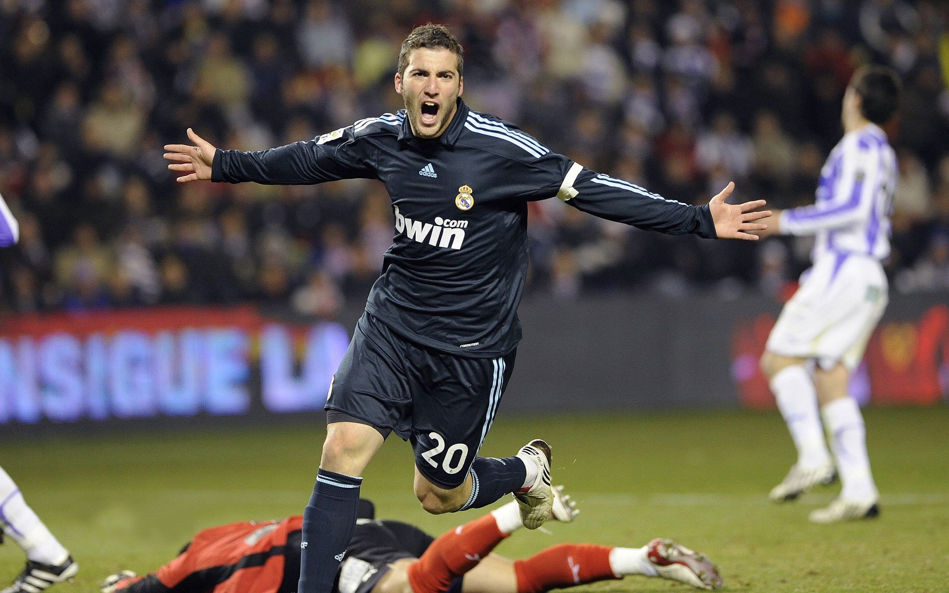 马丁内利刷新纪录,曼城末节发力带走摩洛哥,英超新篇章开启