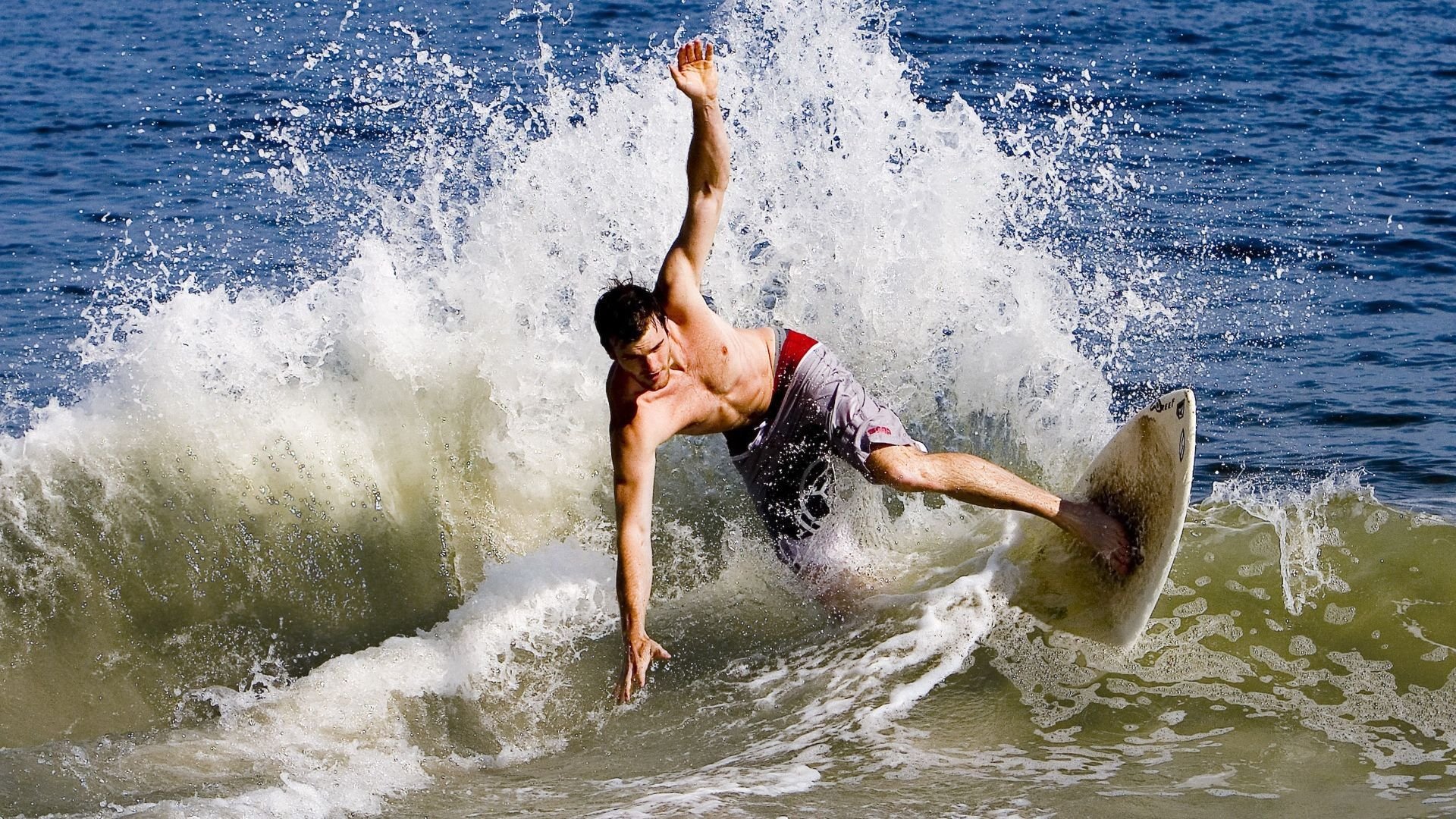 开云体育app-冷门与火焰，林高远独舞之夜，日本队碾压法国队的乒乓启示录